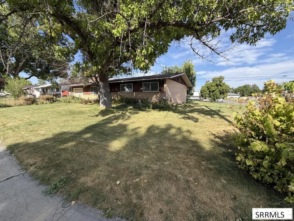 676 Davidson Drive, Idaho Falls, ID 83401 Main Photo