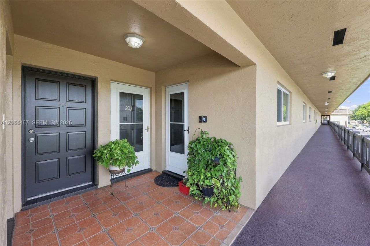 5900 NW 17th Pl , Unit 203, Sunrise, FL 33313 Photo