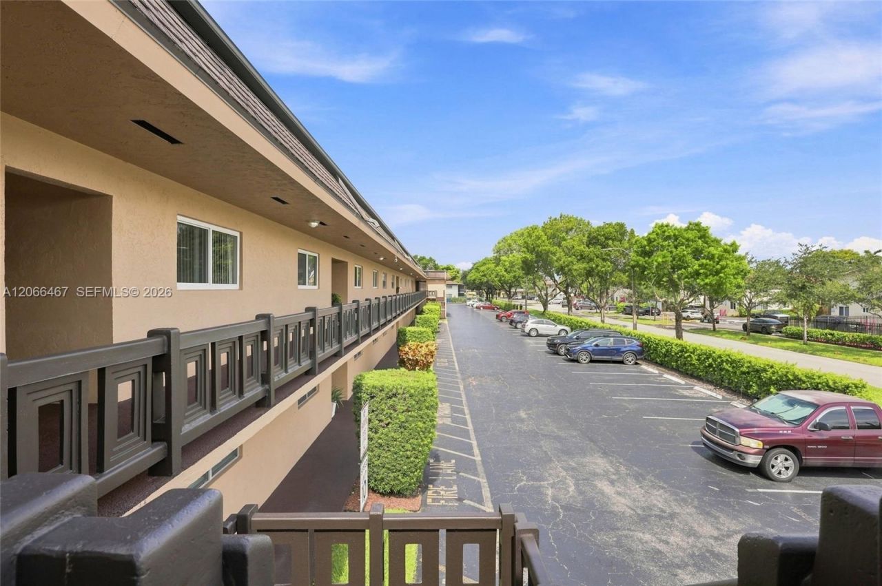 5900 NW 17th Pl , Unit 203, Sunrise, FL 33313 Photo