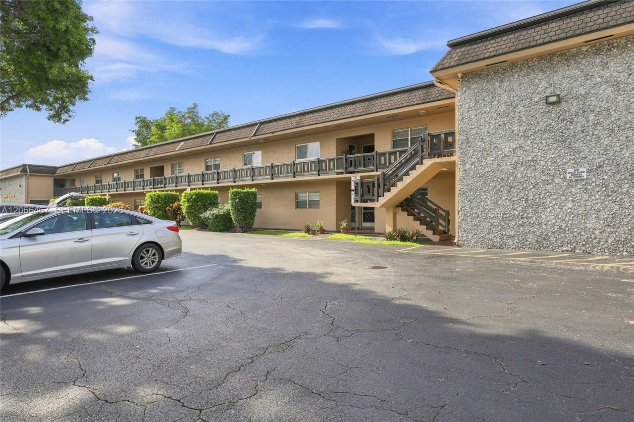 5900 NW 17th Pl , Unit 203, Sunrise, FL 33313 Photo