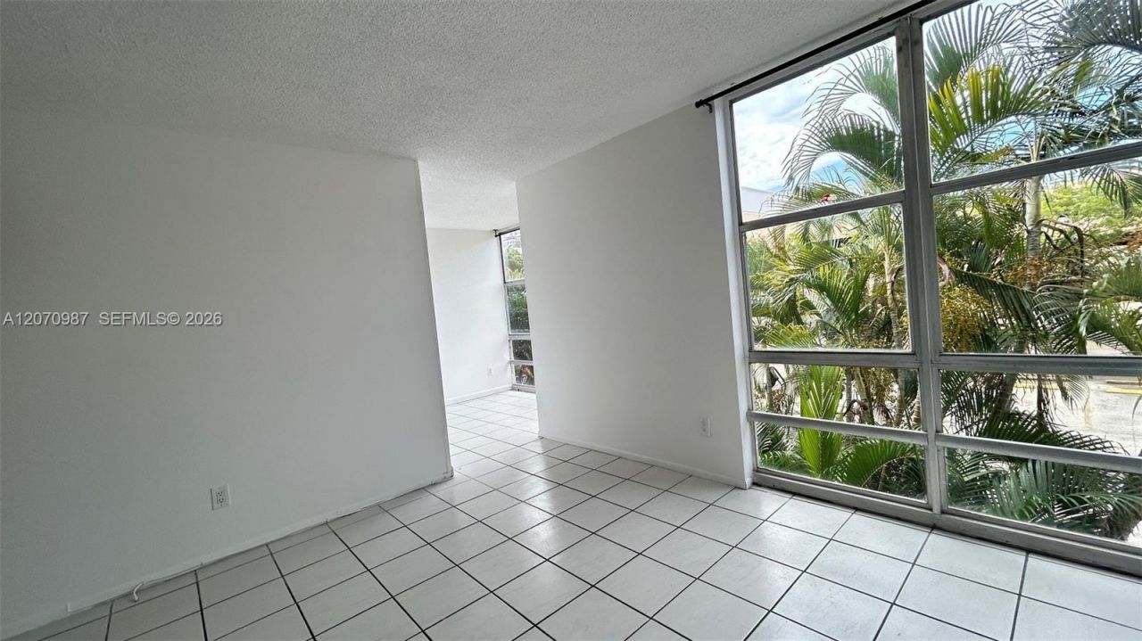 210 172nd St, Unit 228, Sunny Isles Beach, FL 33160 Photo