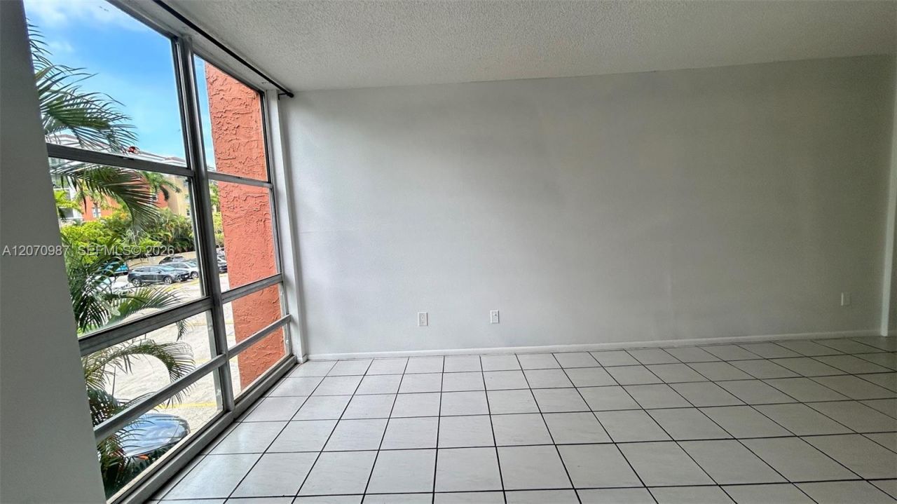 210 172nd St, Unit 228, Sunny Isles Beach, FL 33160 Photo