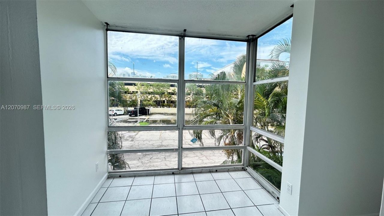 210 172nd St, Unit 228, Sunny Isles Beach, FL 33160 Photo