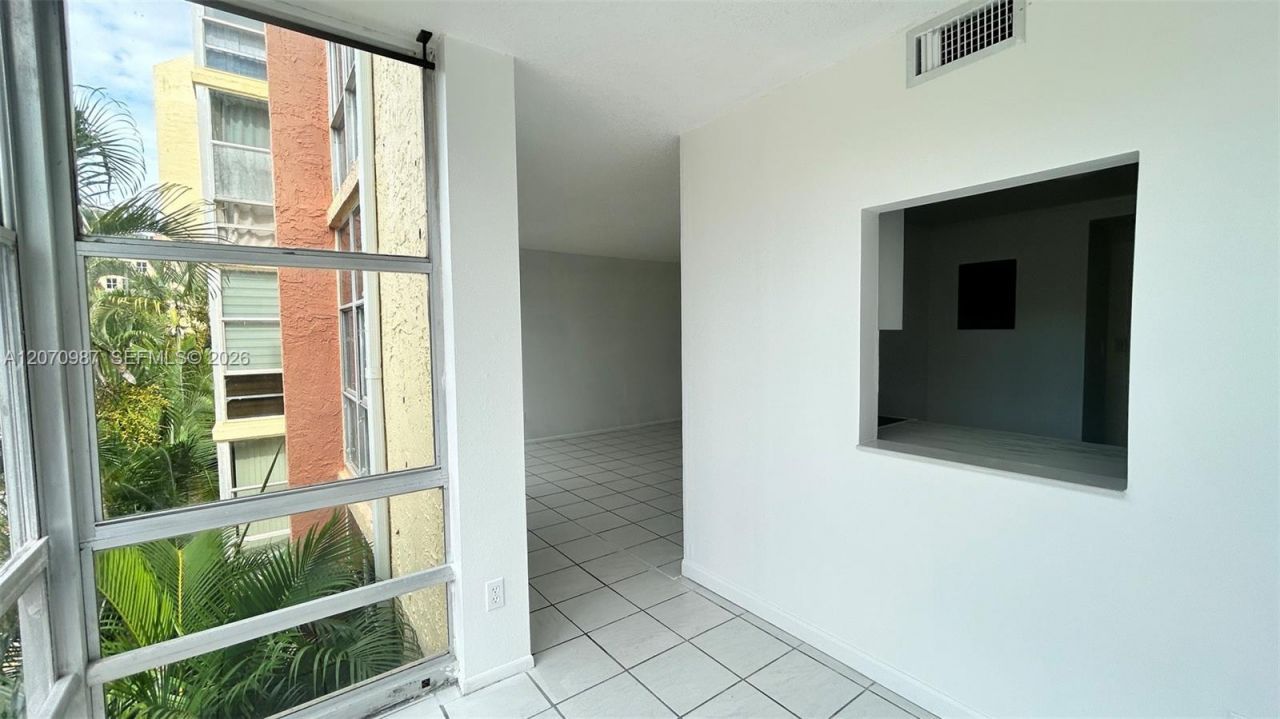 210 172nd St, Unit 228, Sunny Isles Beach, FL 33160 Photo