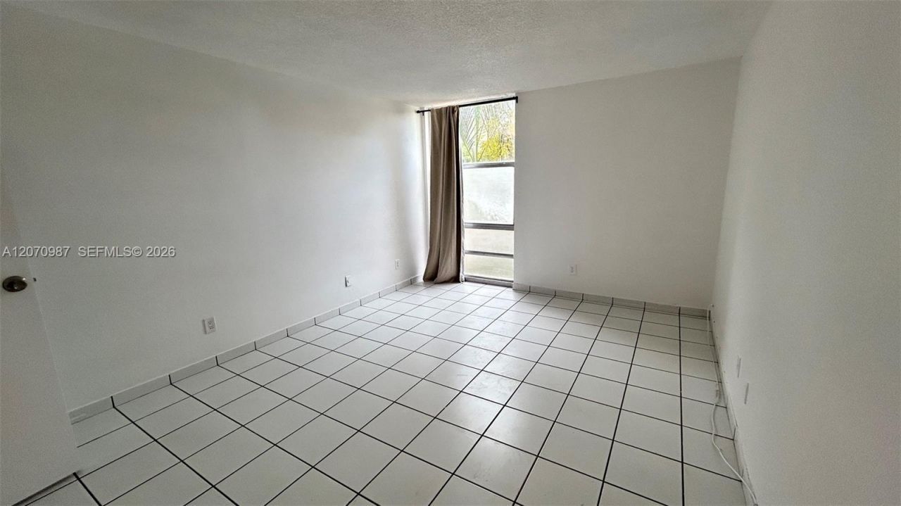 210 172nd St, Unit 228, Sunny Isles Beach, FL 33160 Photo