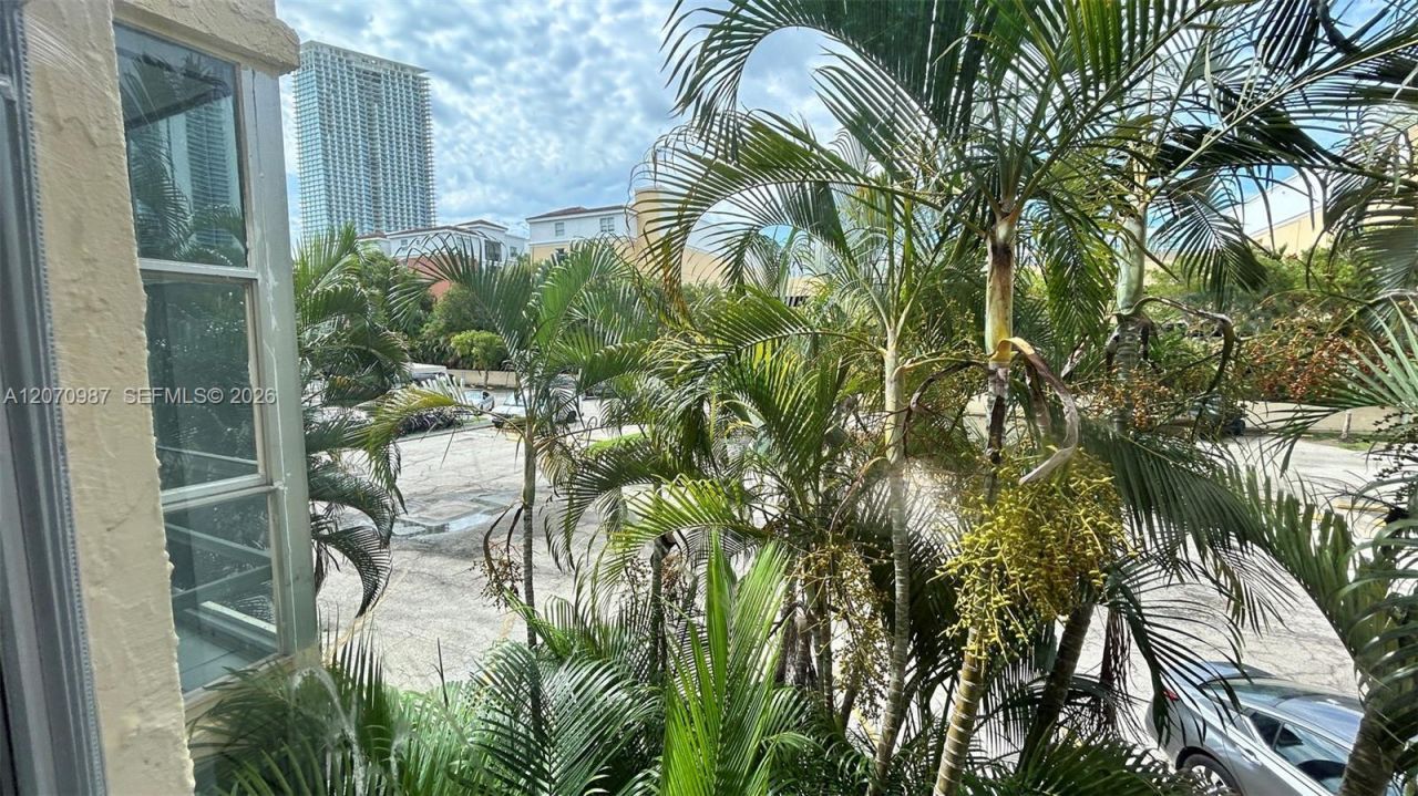 210 172nd St, Unit 228, Sunny Isles Beach, FL 33160 Photo