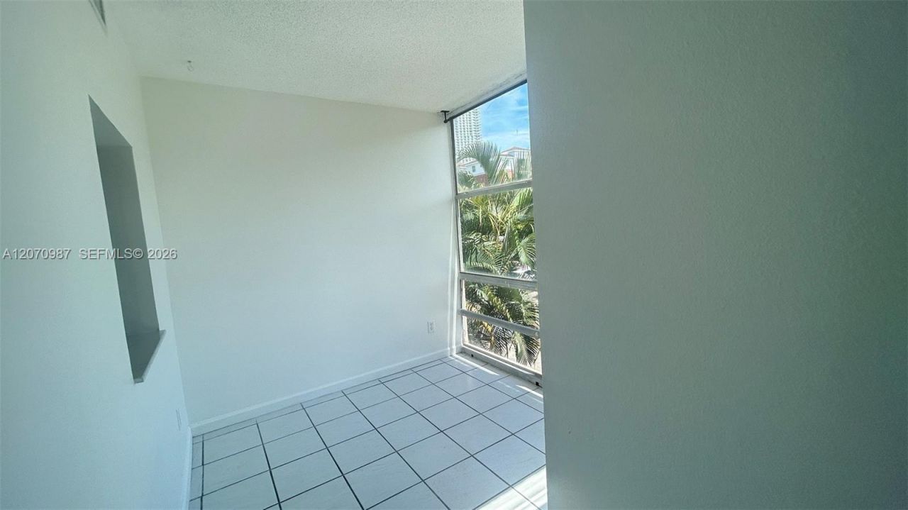 210 172nd St, Unit 228, Sunny Isles Beach, FL 33160 Photo