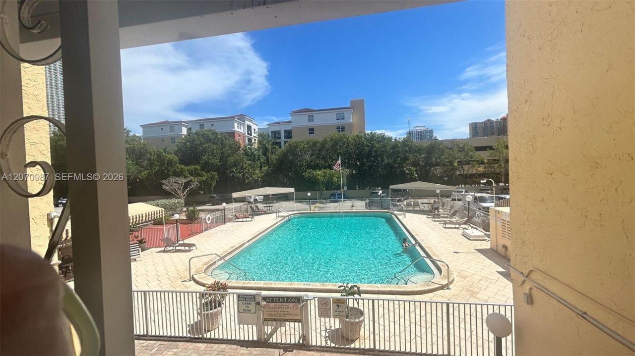 210 172nd St, Unit 228, Sunny Isles Beach, FL 33160 Photo