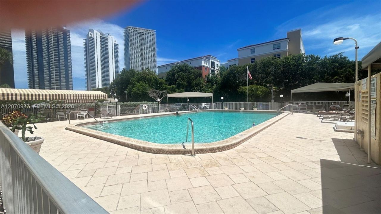 210 172nd St, Unit 228, Sunny Isles Beach, FL 33160 Photo