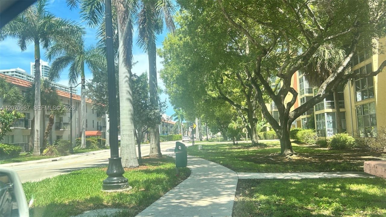 210 172nd St, Unit 228, Sunny Isles Beach, FL 33160 Photo