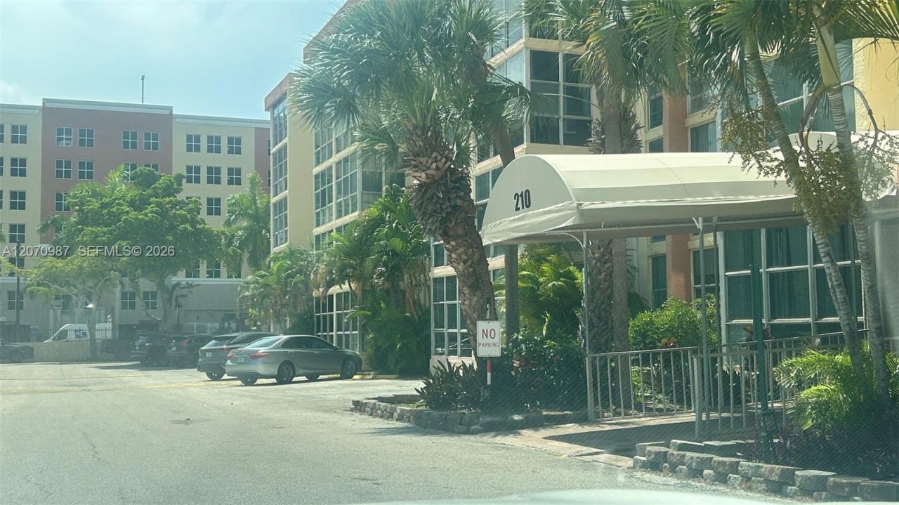 210 172nd St, Unit 228, Sunny Isles Beach, FL 33160 Photo
