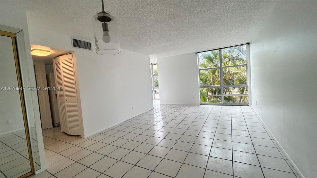 210 172nd St, Unit 228, Sunny Isles Beach, FL 33160 Photo
