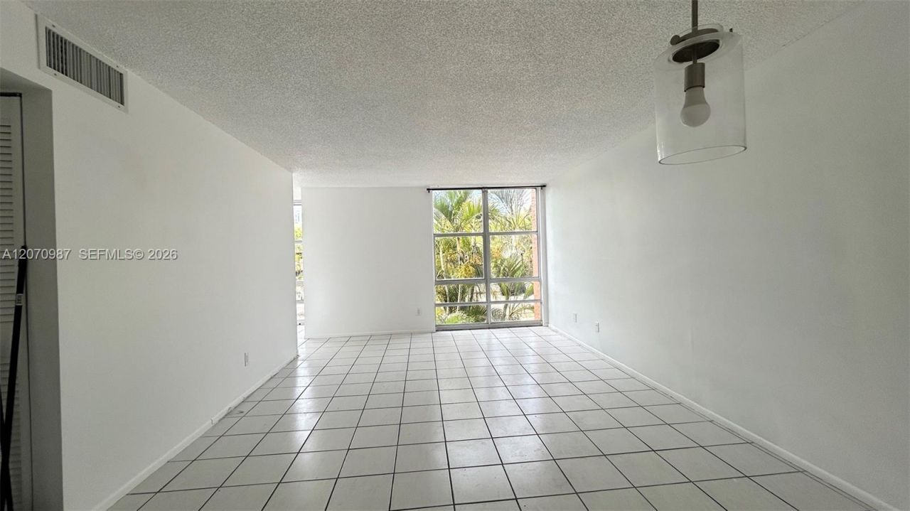 210 172nd St, Unit 228, Sunny Isles Beach, FL 33160 Photo