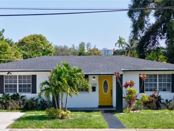 1298 NE 199th St , Miami, FL 33179