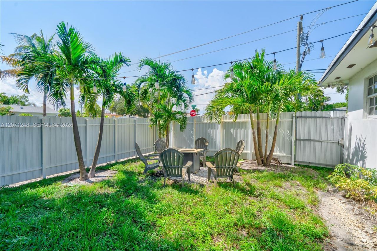 1298 NE 199th St, Miami, FL 33179 Photo
