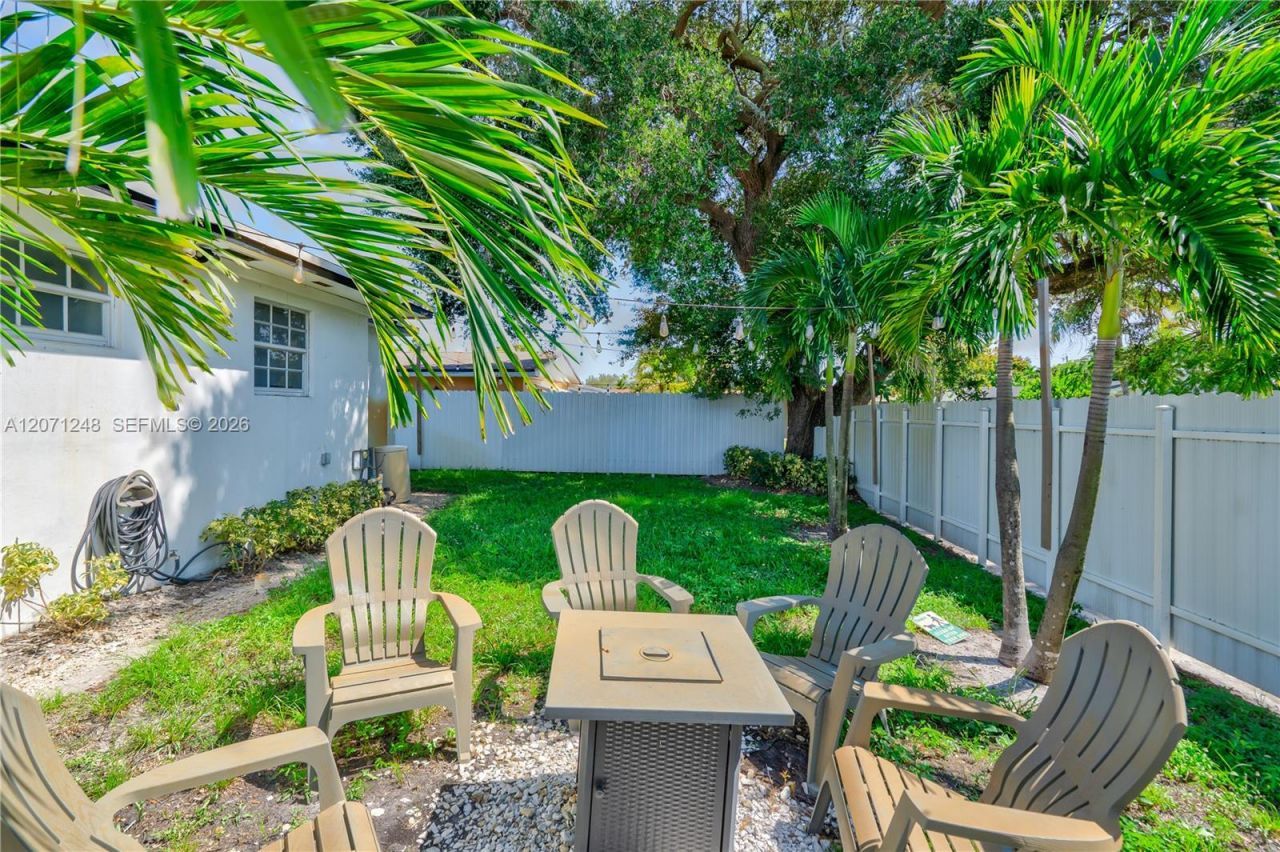 1298 NE 199th St, Miami, FL 33179 Photo