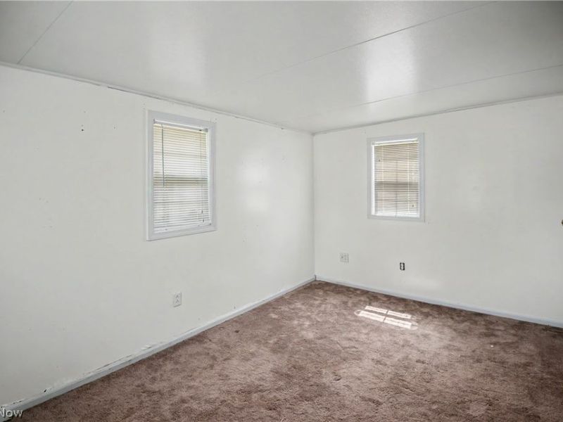 430 Whispering Pines Drive SW, Warren, OH 44481 Photo 14