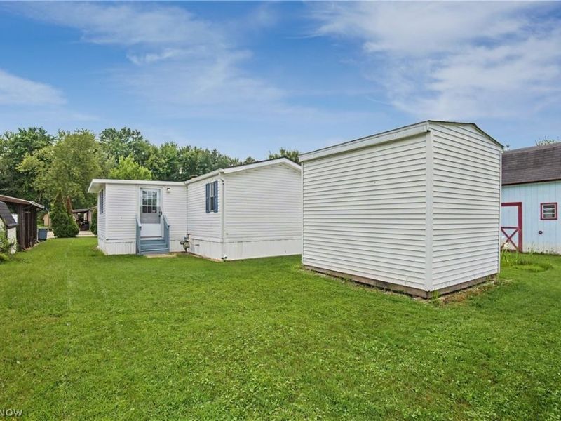 430 Whispering Pines Drive SW, Warren, OH 44481 Photo 17