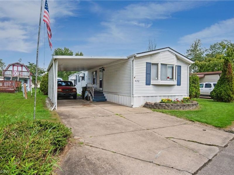 430 Whispering Pines Drive SW, Warren, OH 44481 Photo 2