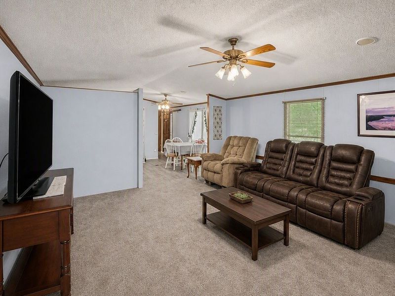 430 Whispering Pines Drive SW, Warren, OH 44481 Photo 3