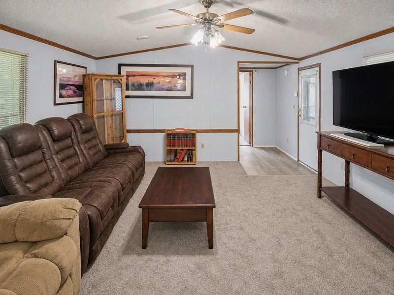 430 Whispering Pines Drive SW, Warren, OH 44481 Photo 4