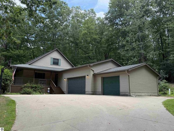 722 Bungo Lake Road, Harrison, MI 48625