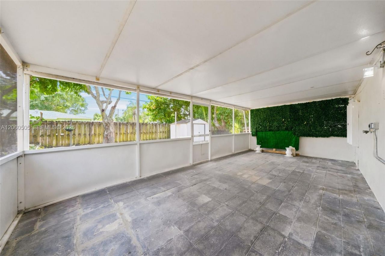596 NW 109th St, Miami, FL 33168 Photo