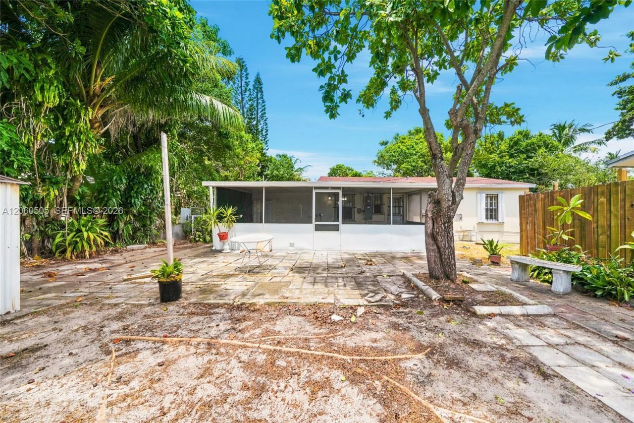 596 NW 109th St, Miami, FL 33168 Photo