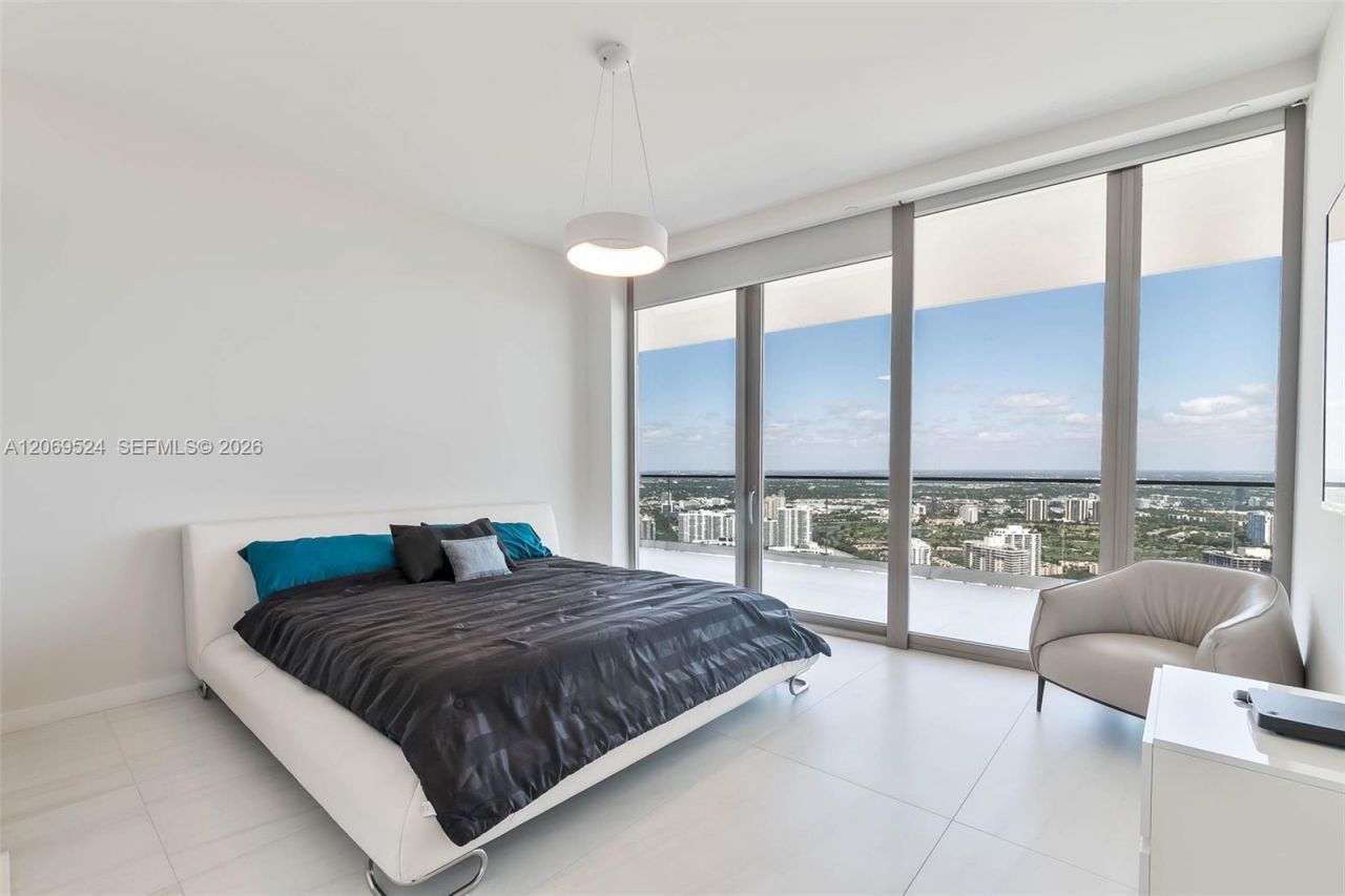 18975 Collins Ave, Unit 5403, Sunny Isles Beach, FL 33160 Photo
