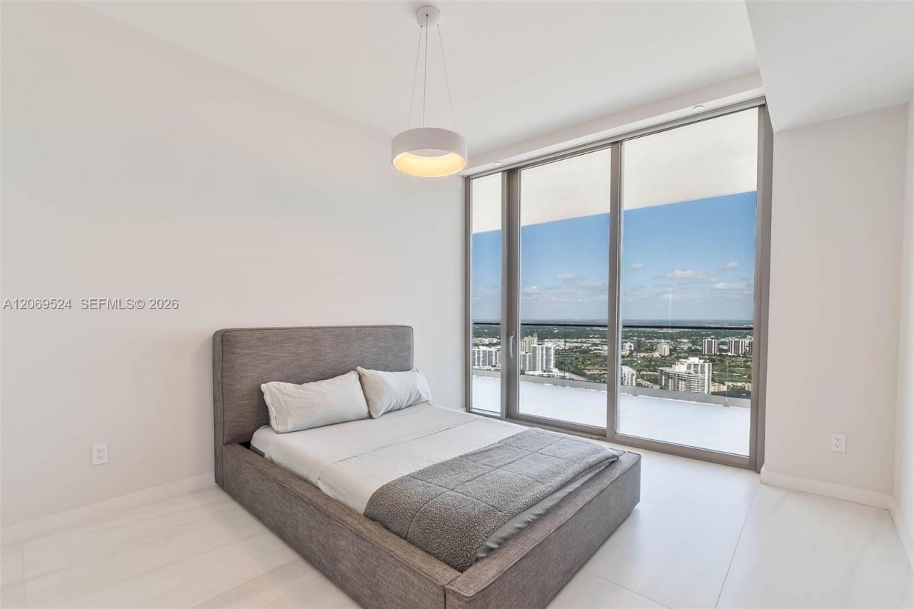 18975 Collins Ave, Unit 5403, Sunny Isles Beach, FL 33160 Photo