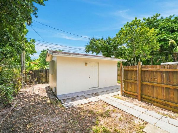596 NW 109th St, Unit 1, Miami, FL 33168