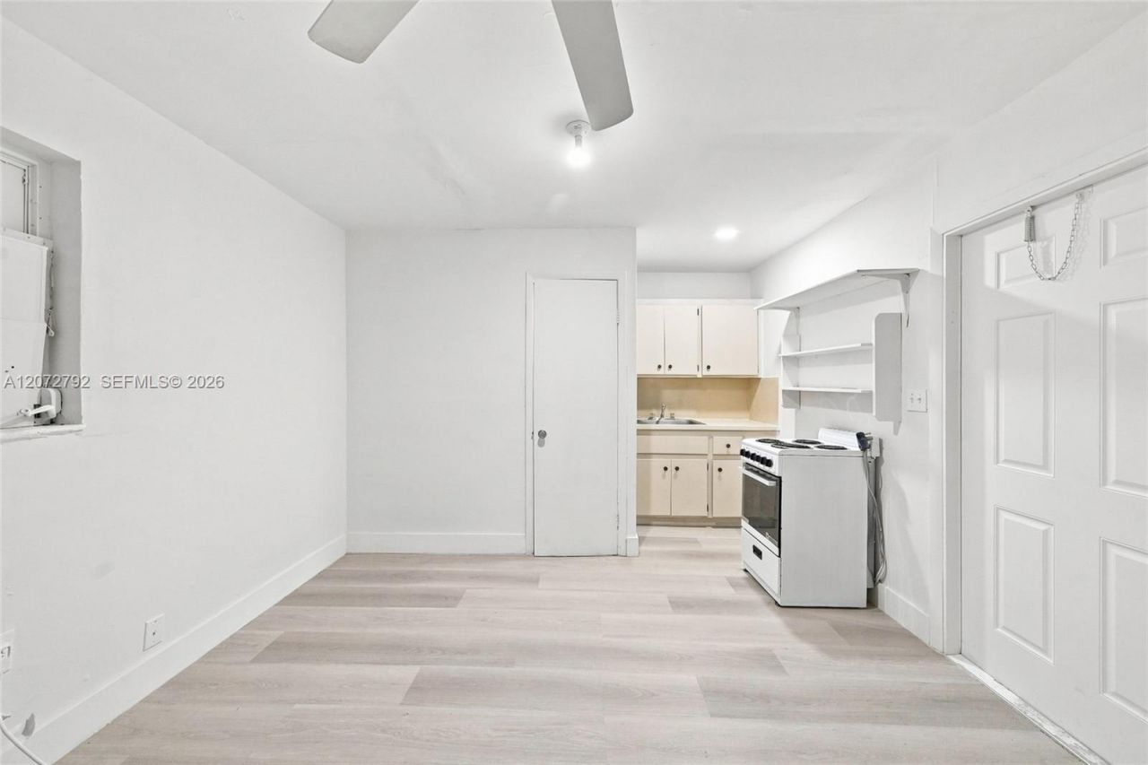 596 NW 109th St, Unit 1, Miami, FL 33168 Photo