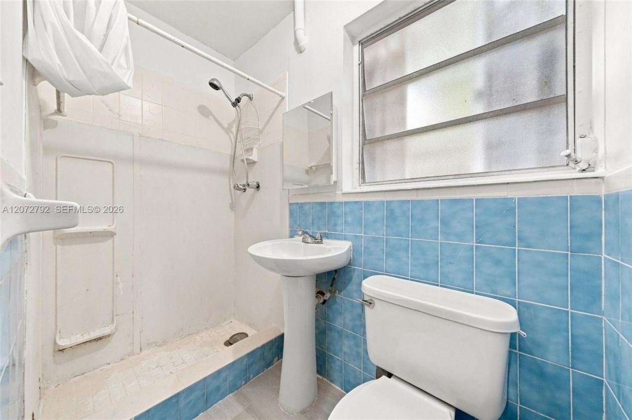 596 NW 109th St, Unit 1, Miami, FL 33168 Photo