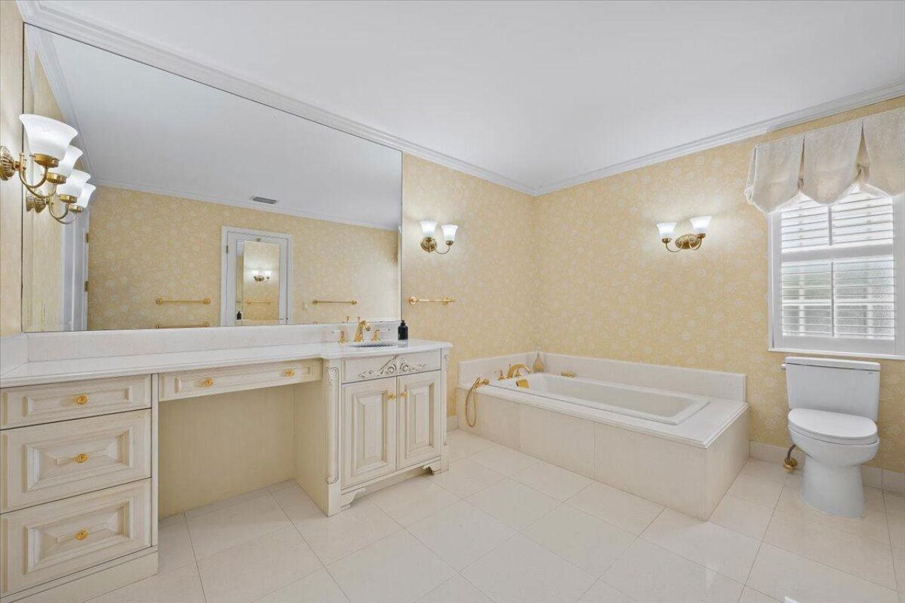 1000 Country Club Drive, North Palm Beach, FL 33408 Photo