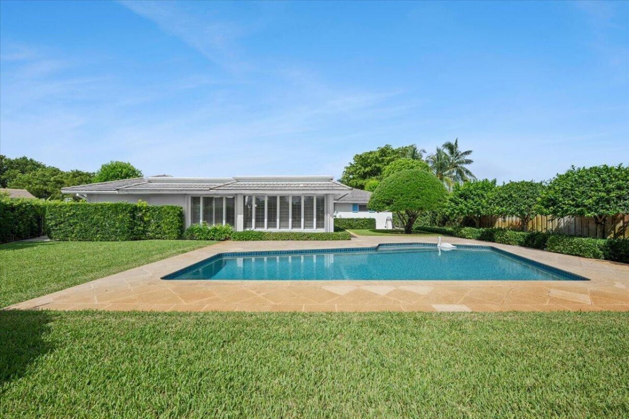 1000 Country Club Drive, North Palm Beach, FL 33408 Photo