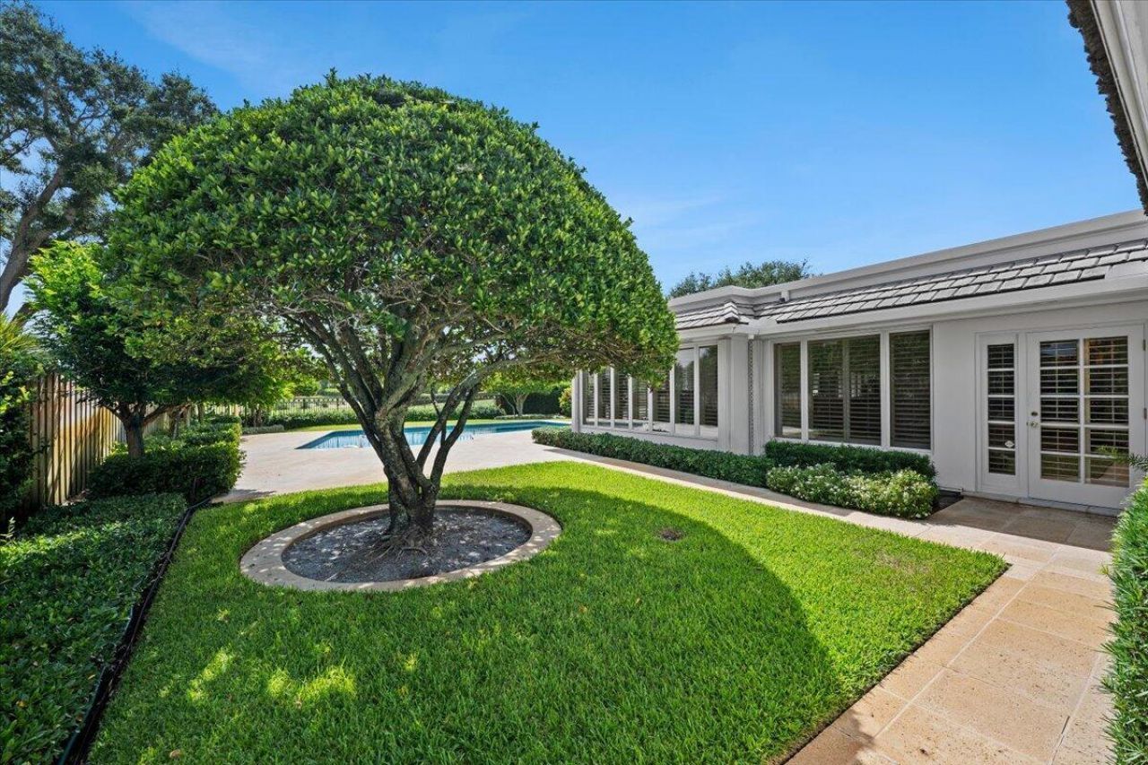 1000 Country Club Drive, North Palm Beach, FL 33408 Photo