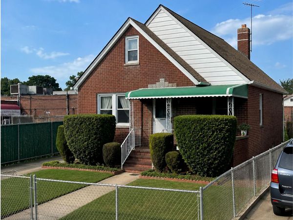 83-50 257th Street , Floral Park, NY 11004