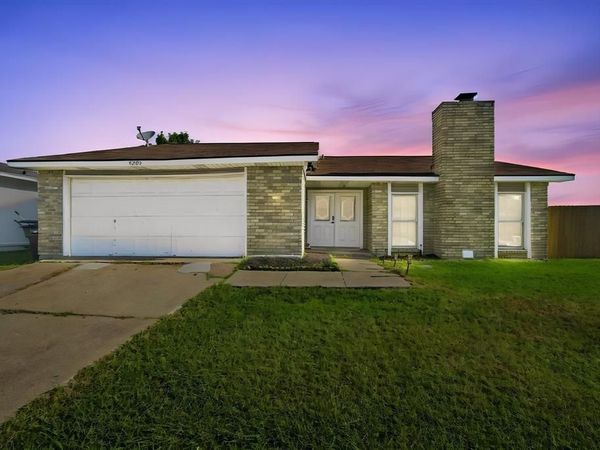 4205 Longstraw Drive , Fort Worth, TX 76137