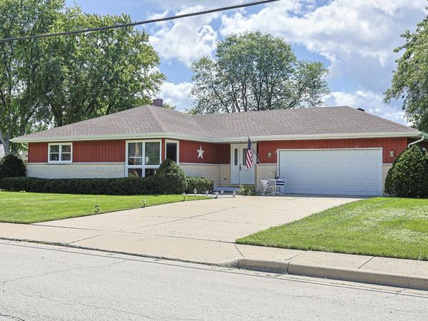1305 VAN Street , Elgin, IL 60123