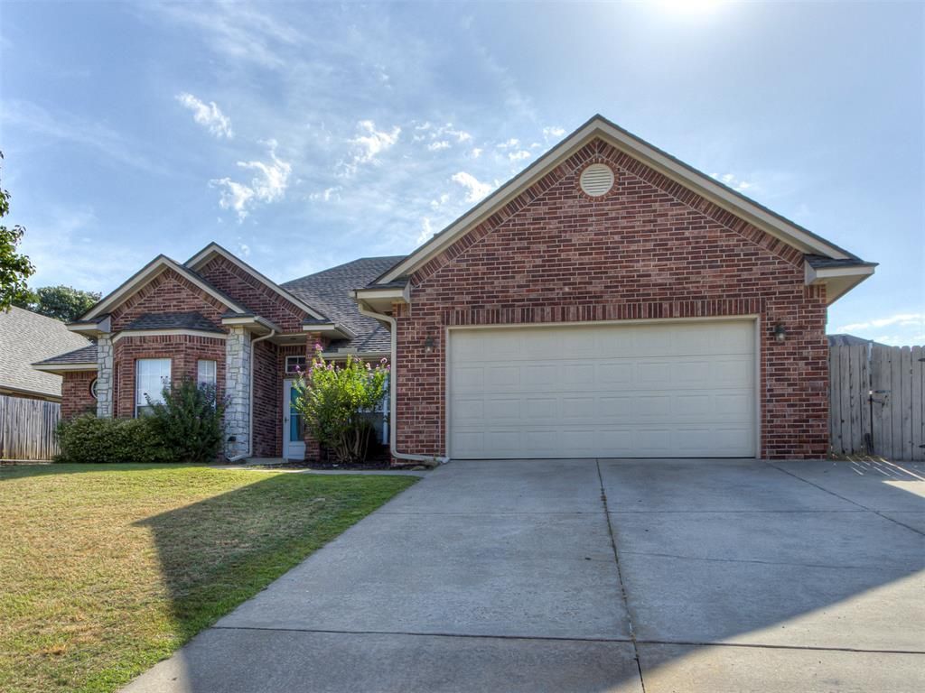1980 Leslie Beachler Lane, Midwest City, OK 73130 Main Photo