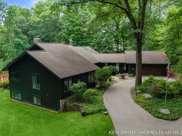 1660 Mont Rue Drive SE, Grand Rapids, MI 49546