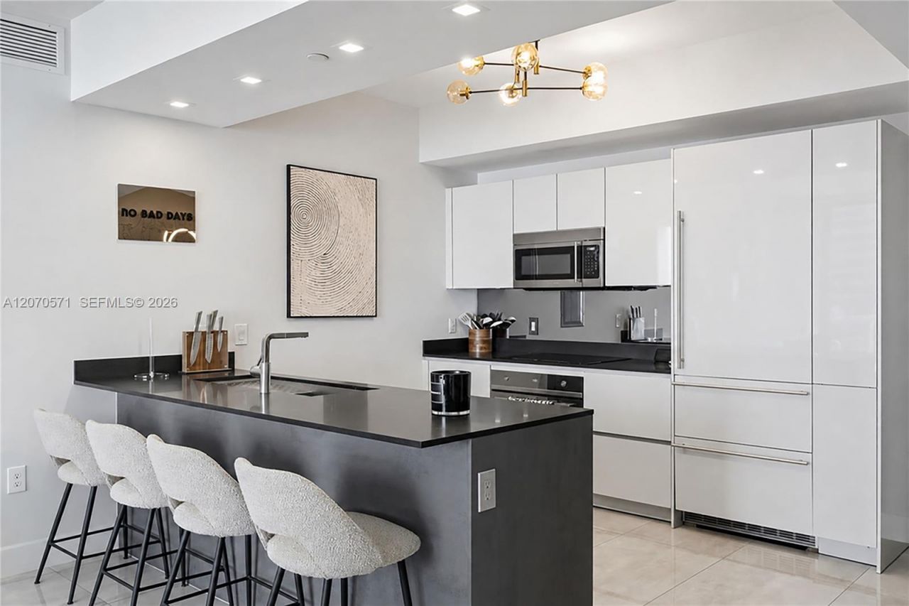 1010 Brickell Ave , Unit 3903, Miami, FL 33131 Photo