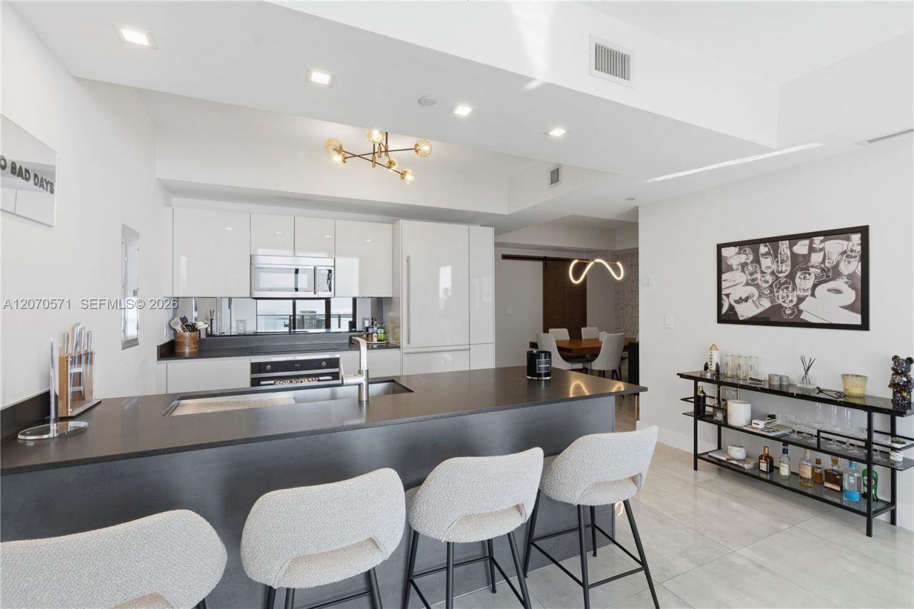 1010 Brickell Ave , Unit 3903, Miami, FL 33131 Photo