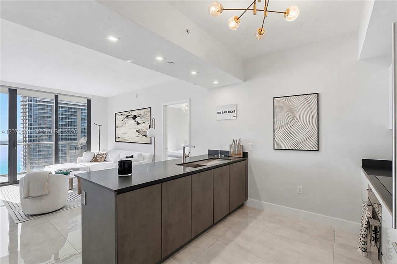 1010 Brickell Ave , Unit 3903, Miami, FL 33131 Photo