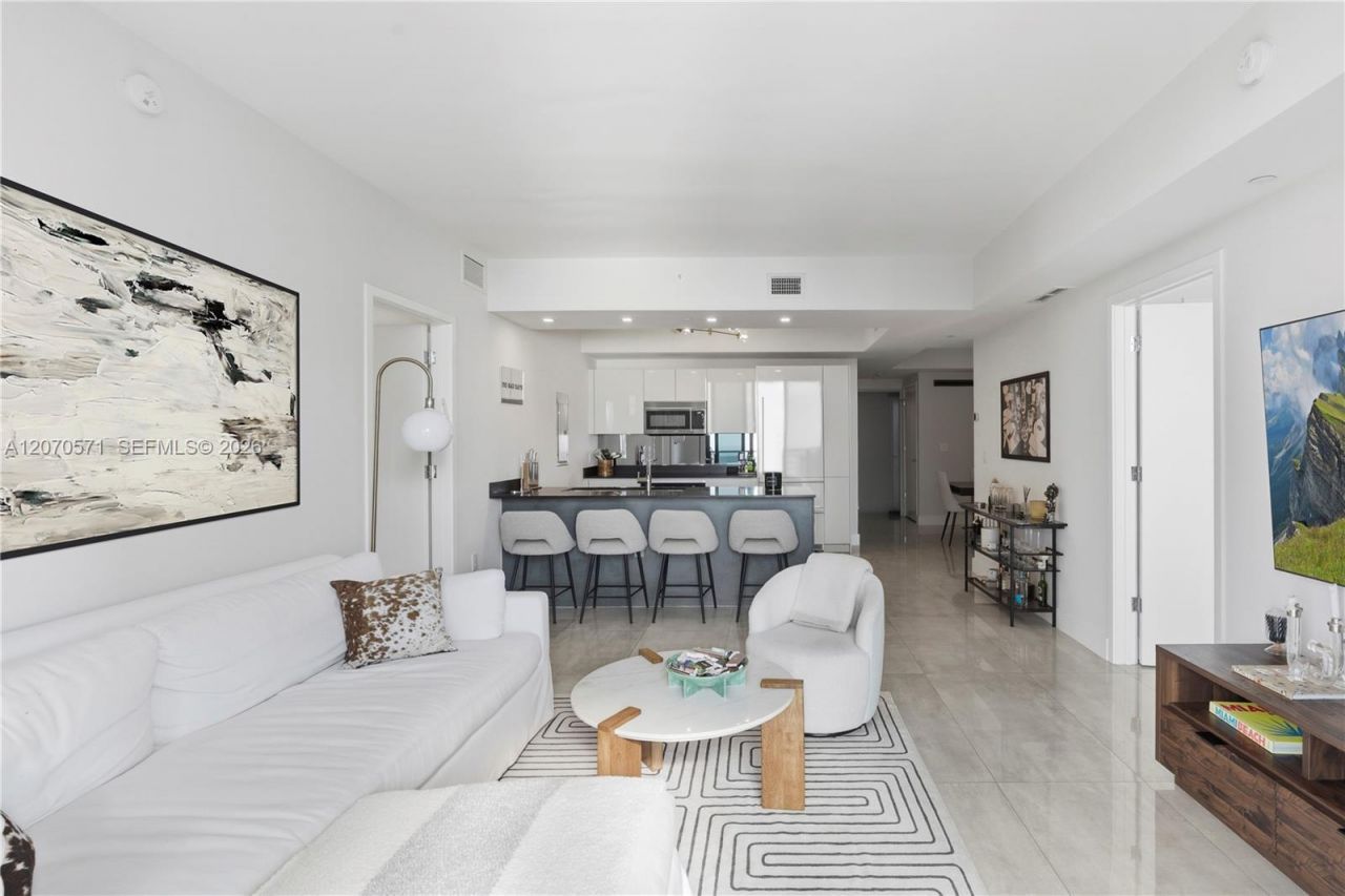 1010 Brickell Ave , Unit 3903, Miami, FL 33131 Photo