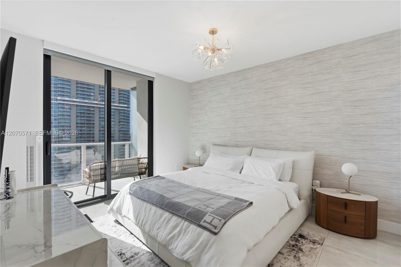 1010 Brickell Ave , Unit 3903, Miami, FL 33131 Photo