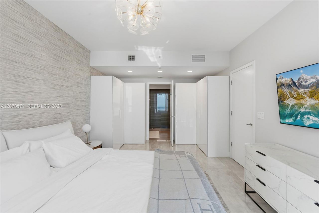 1010 Brickell Ave , Unit 3903, Miami, FL 33131 Photo