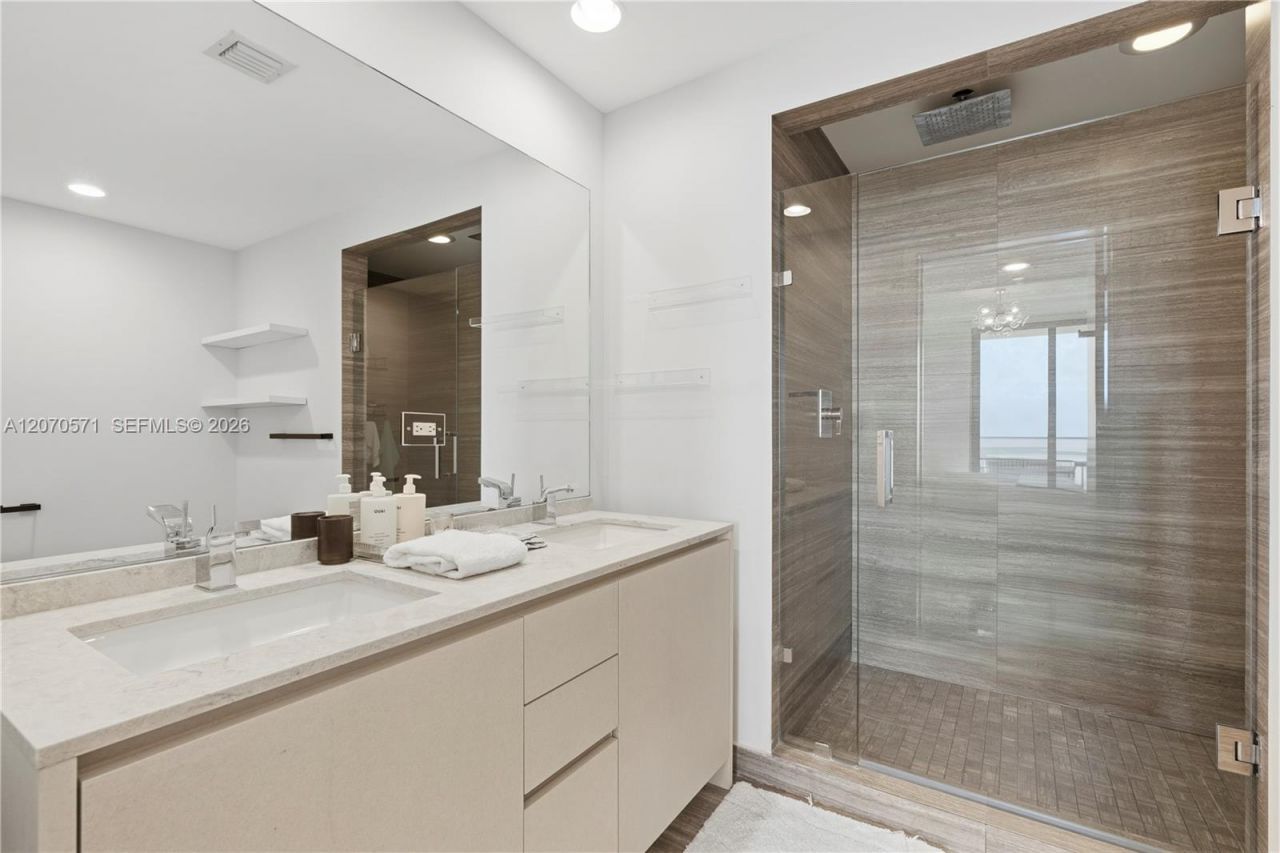 1010 Brickell Ave , Unit 3903, Miami, FL 33131 Photo