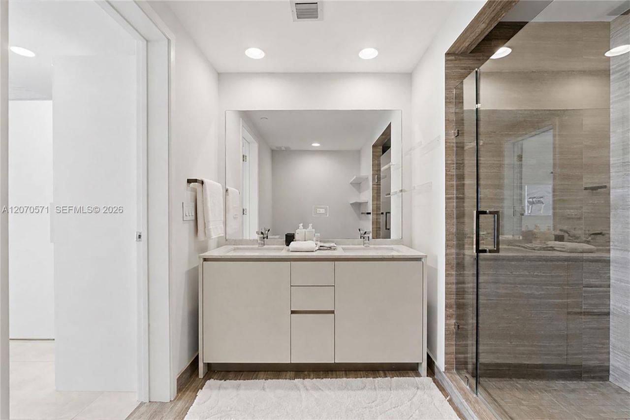 1010 Brickell Ave , Unit 3903, Miami, FL 33131 Photo