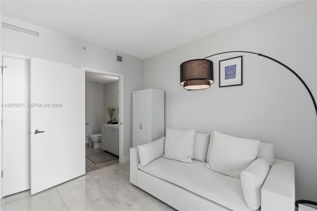 1010 Brickell Ave , Unit 3903, Miami, FL 33131 Photo